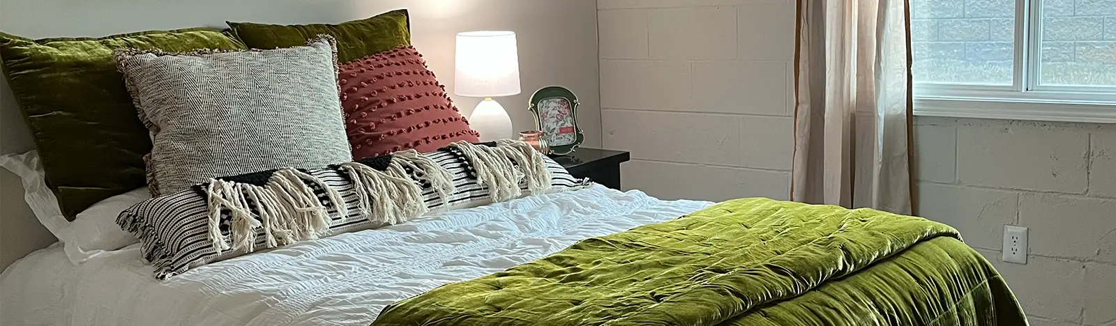 furnished apartment bedroom